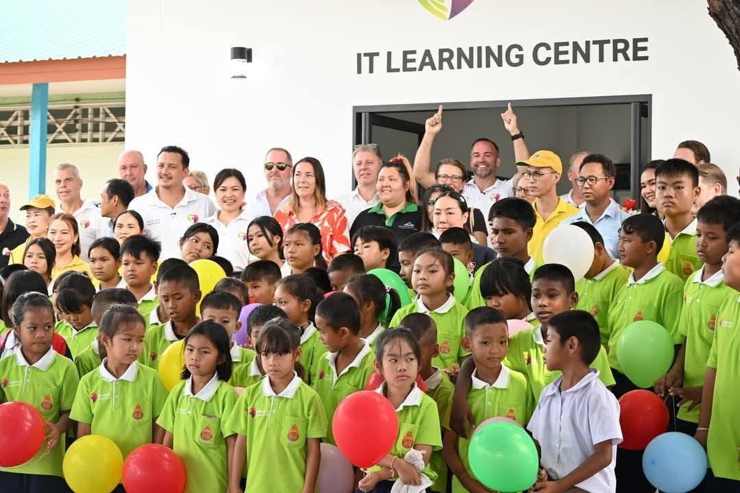 Students and supporters at the opening of the Hua Hin Heroes IT Learning Centre